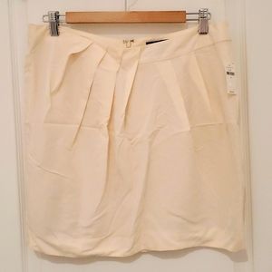 Brand new Gap cream color skirt